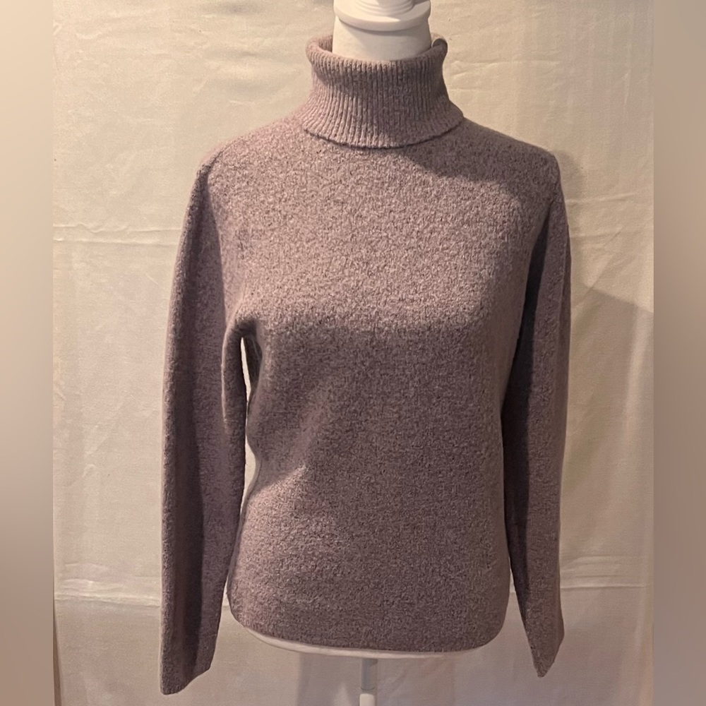 Turtleneck Sweater Size
Small Jeanne Pierre